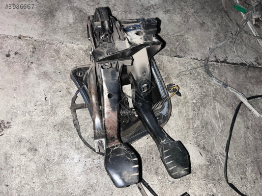 RENAULT R19 DEBRİYAJ VE FREN PEDALI