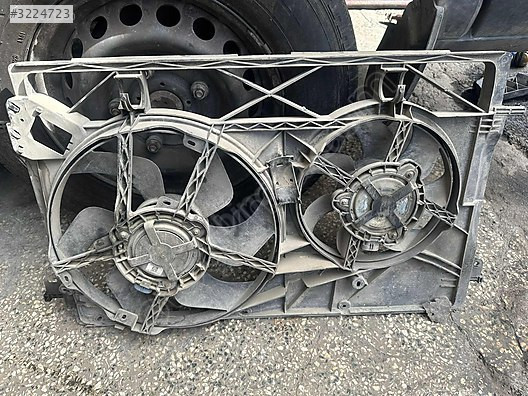 RENAULT TRAFİK RADYATÖR FANI ORJİNAL ÇIKMA