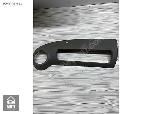 Trim Renault Lada Largus 8200739447 Torpido Sağ Yan Plastik.