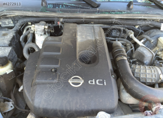 NİSSAN NAVARA MOTOR ÜST PLASTİĞİ