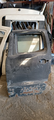 Volkswagen Amarok sol arka kapı
