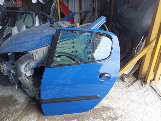Peugeot 301 Modeli İçin Çıkma Sol Arka Kapı Parçası