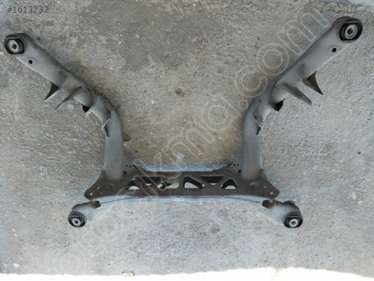 AUDİ A4 ARKA ALT ÇERÇEVE 8K0505288E 8K0505235AA 8F0505235B