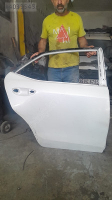 Toyota Corolla 2014-2018 sağ arka kapı çıkma