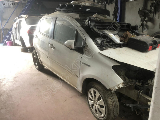 TOYOTA YARİS HYBRİD SAĞ ÖN ÇAMURLUK ve TÜM PARÇALARI...MİL