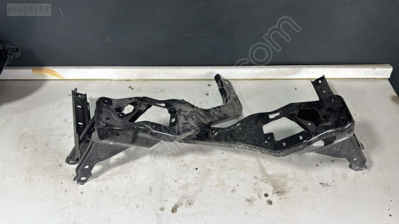 BMW X1 U11 SAĞ-SOL FAR YUVA SACI 51648737292-91