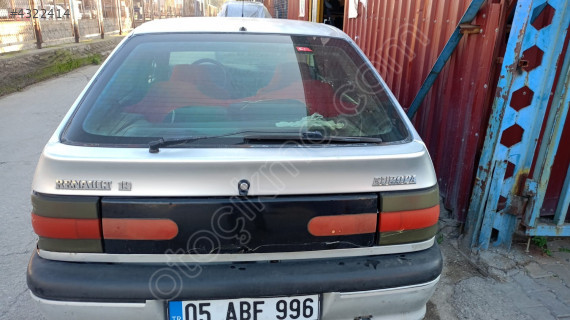renault R19 hatchback bagaj kapağı dolu