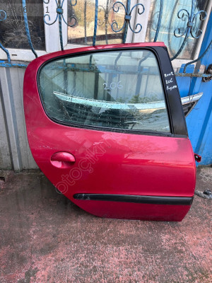 2002 model Pegeout 206 sağ arka kapı dolu