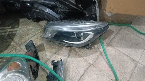 Mercedes CLA Modeli İçin Sol Ön Far Çıkma Parçası