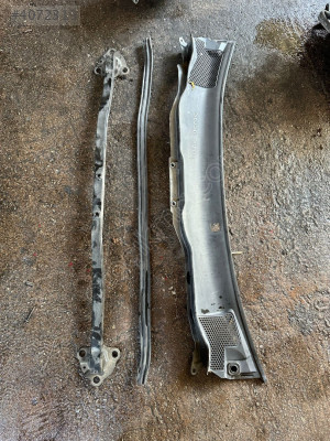 VOLVO V40 ÖN CAM IZGARASI ORJİNAL ÇIKMA PARÇA