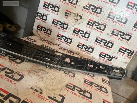 BMW X2 GÖGÜS ORTA ÇITA HAVALDIEMA IZGARALARI 8070699-02