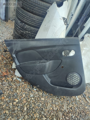 dacia Sandero sol arka kapı döşemesi