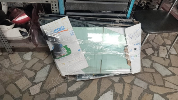 Sökme Orjinal Opel Corsa E Ön Sağ Kapı Camı