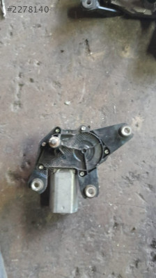 Clio 3 arka silecek motoru çıkma
