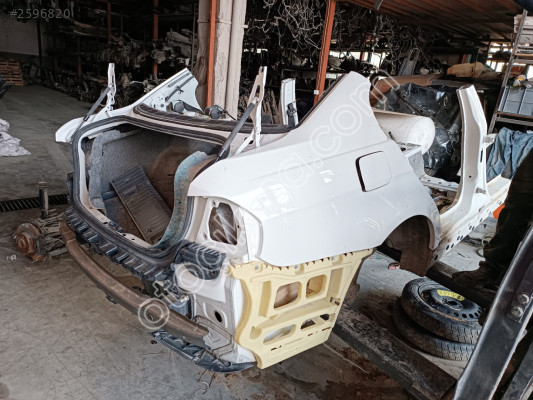 BMW E90 sağ arka çamurluk