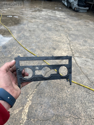 SKODA KAROQ KLİMA KONTROL PANEL ÇERÇEVESİ