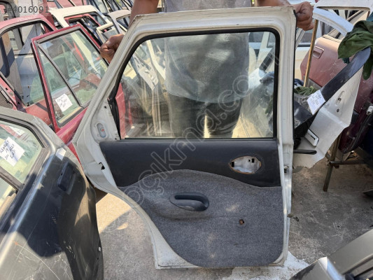 95-00 Model Ford Escort Sol Arka Kapı Döşemesi