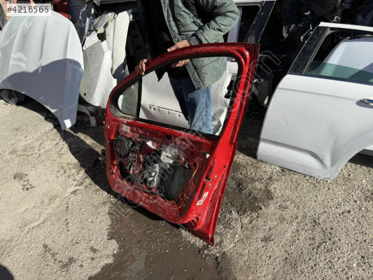 Peugeot 207 sağ ön kapı