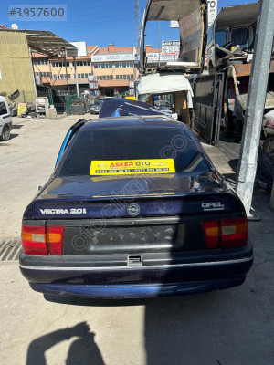 Vectra a bagaj kapağı