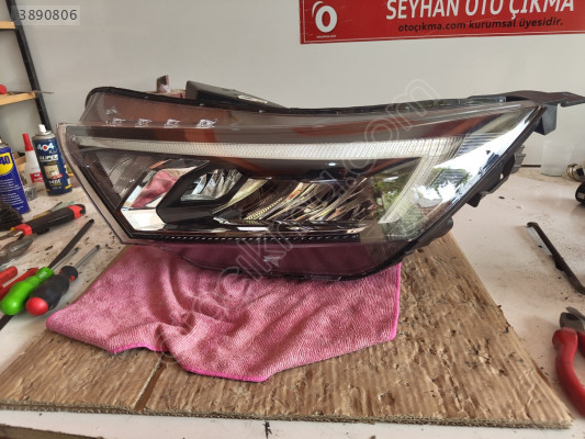 Hyundai i20 2023 sol LED'li far