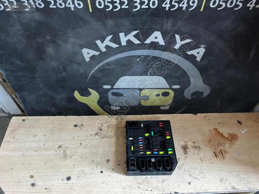 284B60874R / USML38 Fluence Sigorta Kutusu Orjinal Çıkma