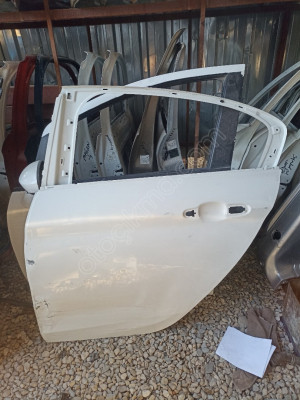 Fiat  Egea sol arka kapı orijinal çıkma