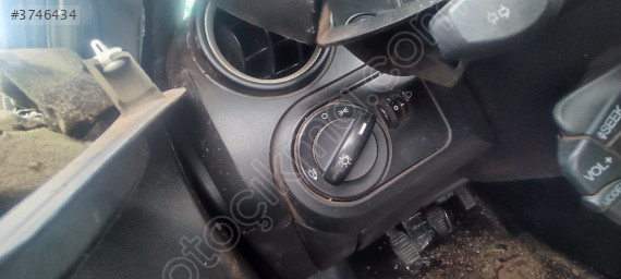 Ford Fiesta 2005 far anahtarı