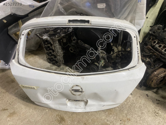 OPEL CORSA D BAGAJ KAPAĞI BEYAZ ÇIKMA 93191542 CANCAN OPEL