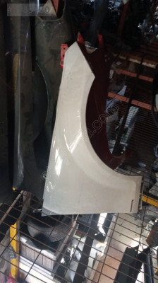 MERCEDES 205 C CLASS SAĞ ÖN ÇAMURLUK ÇIKMA