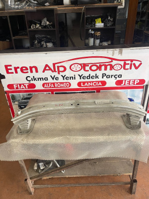 FİAT LİNEA ÖN TAMPON DEMİRİ ÇIKMA ORJİNAL BEYAZ
