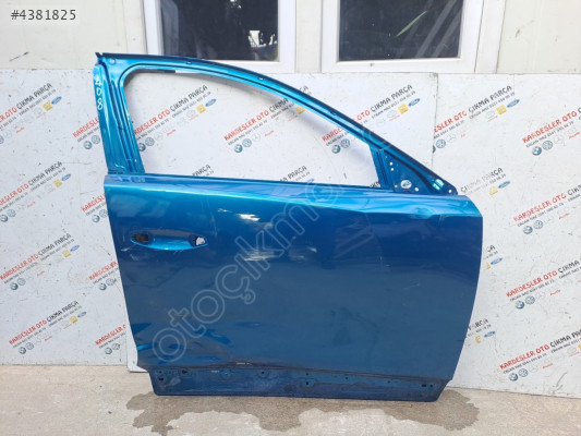 Peugeot 408 sağ ön kapı (hasarlı parça)