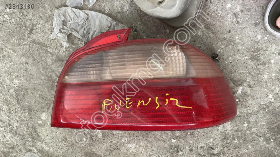 TOYOTA AVENSİS SAĞ ARKA STOP LAMBASI 1999 2001