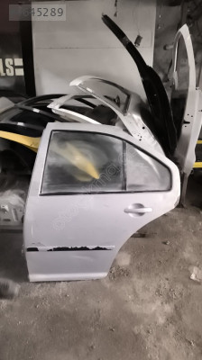 VOLKSWAGEN BORA SOL ARKA KAPI