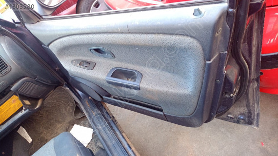 mitsubishi carisma sağ ön kapı döşemesi