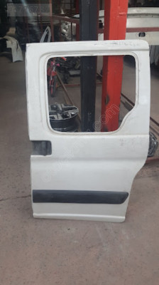 PEUGEOT PANTER BERLİNGO SOL SÜRGÜLÜ KAPI SEFALILAR OTO  CIKMA
