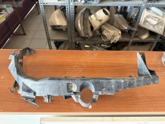 BMW 3.20 e90 sağ ön far bağlantı braketi Orjinal çıkma