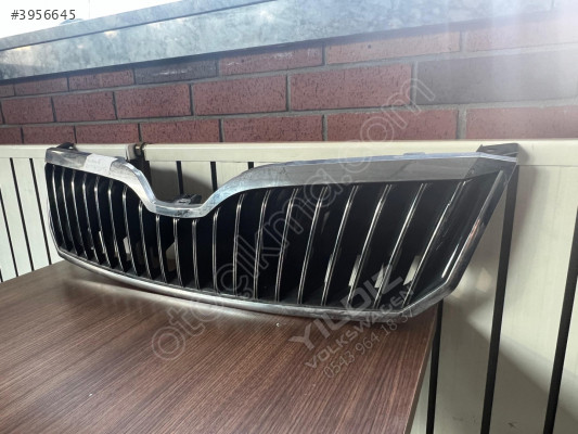 Skoda Süper B 3T0853668B Çıkma Ön Panjur 2013-2015