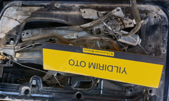 RENAULT LAGUNA 1 SAĞ ÖN CAM KİRİKOSU