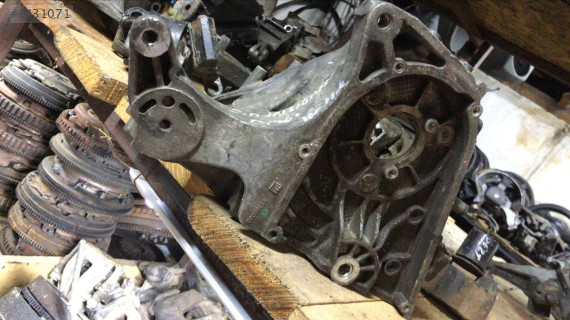 Opel insignia 2.0 pompa kulağı braketi