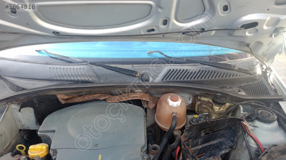 renault clio ön cam altı ızgarası