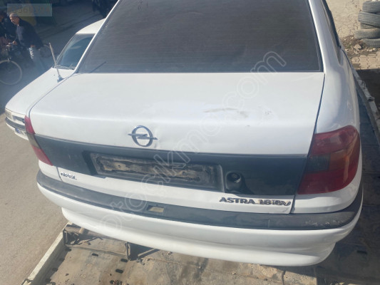 Opel astra F bagaj kapağı