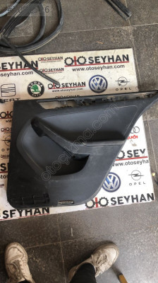 5C6867212A Volkswagen Jetta 2014 sağ arka kapı kartonu