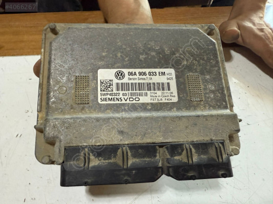 2006-10 JETTA MOTOR BEYNİ 06A906033EM ORJ ÇIKMA