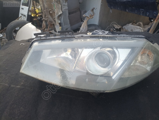 Renault Megane 2  sol far lambası dinamik zenon