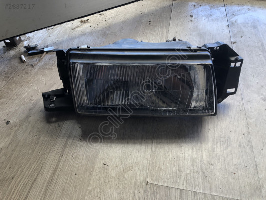 Mazda 323 sol far