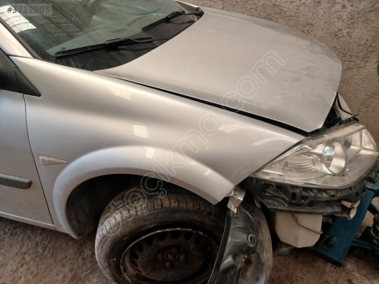 RENAULT MEGANE 2 SAĞ ÖN ÇAMURLUK ÇIKMA