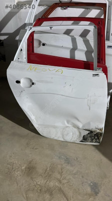 VOLKSWAGEN polo  11 17 sağ arka kapı ufak hasarlı