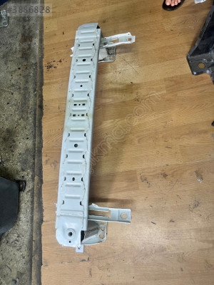 Ford courier ön tampon demiri