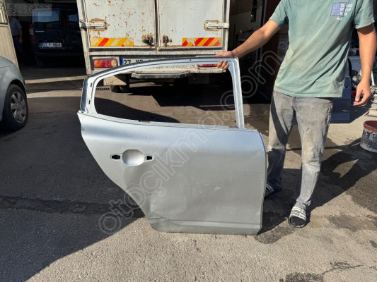 RENAULT TALİANT GRİ SAĞ ARKA KAPI ORJINAL