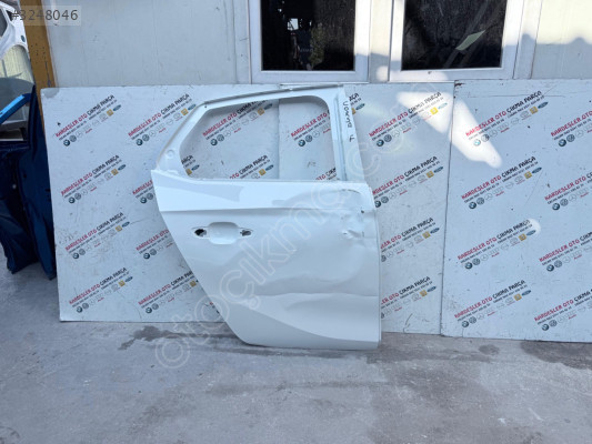 Opel Corsa f sağ arka kapı (az hasarlı) 2020 24